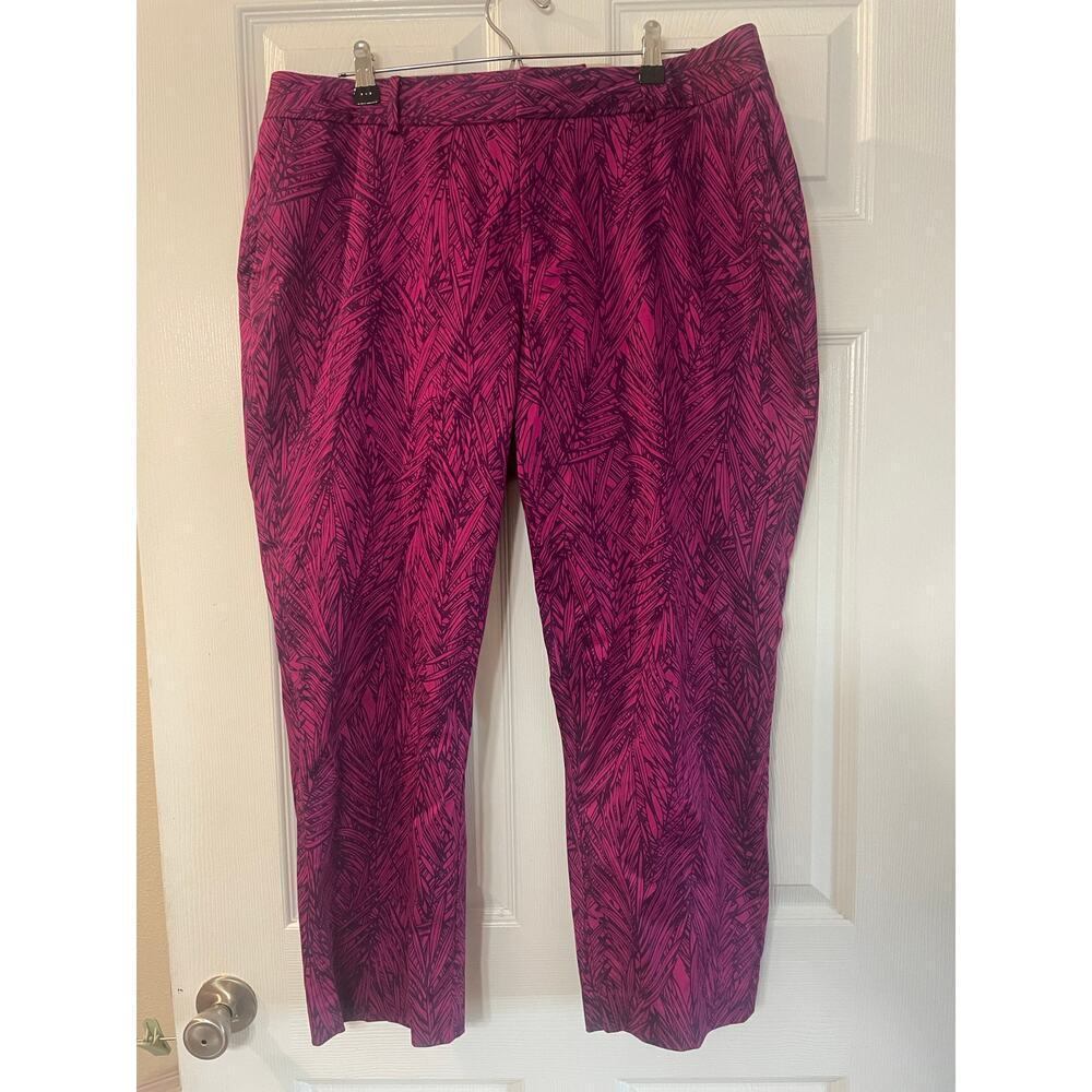 Coldwater Creek Natural Fit size 14 capri length pink leaves pants